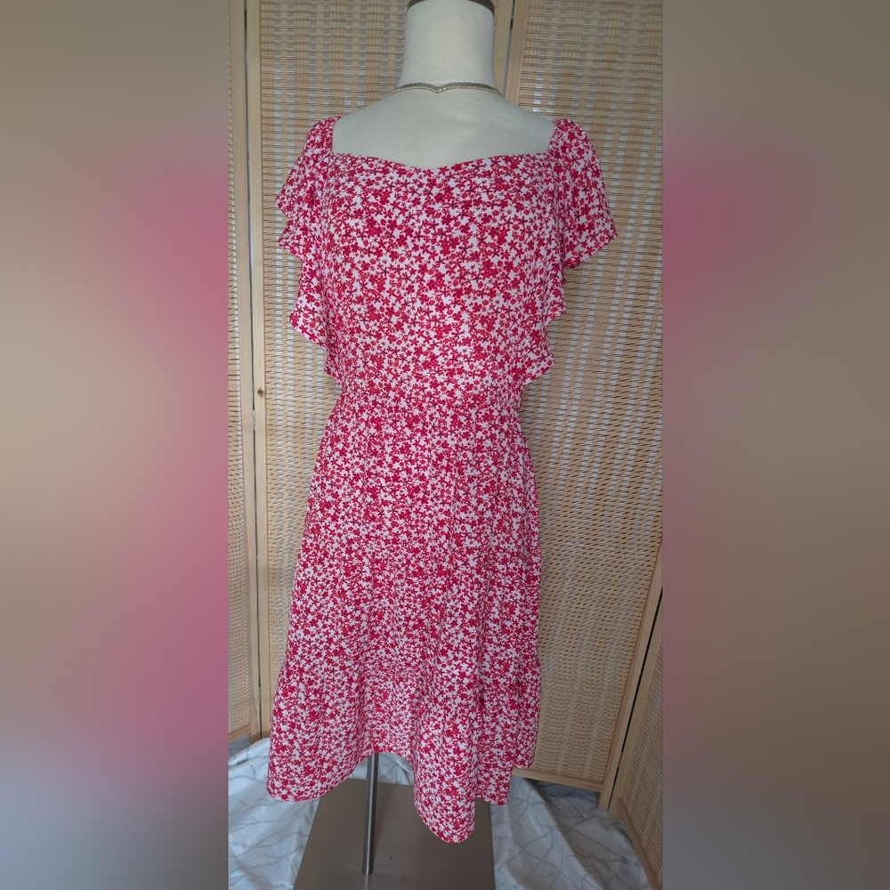 NWOT Flowy Fluttersleeve Dress in Red Floral Print adjustable sleeves & neckline